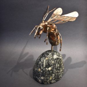 Bumble bee sculpture by Ian Lowe